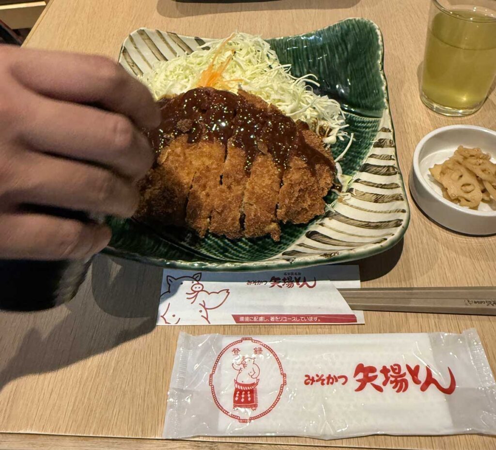 矢場とんわらじとんかつ